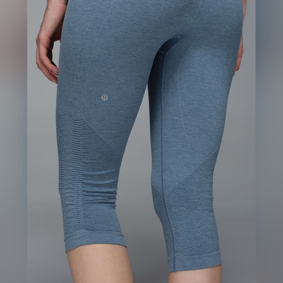 Lululemon In The Flow Crop IIHeathered Blue Denim size 4 - Picture 2 of 9